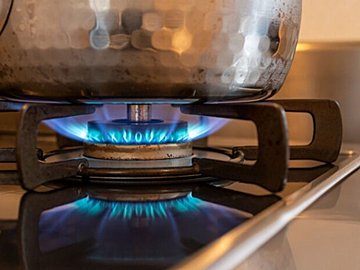 夏の光熱費節約術 調理のひと手間で電気＆ガス代はまだまだ減らせる！【節約の専門家が解説】