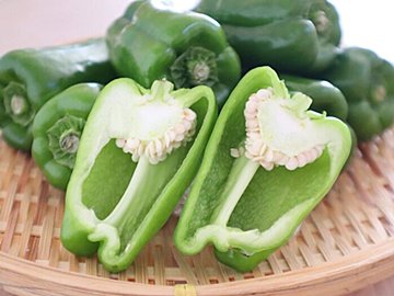 捨てないで！じつはピーマンの「種」と「ヘタ」はおいしく食べられる部分だった