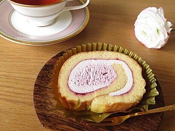 【セブン新発売】北海道からこんにちは！ふわふわ甘酸っぱい「ハスカップロールケーキ」