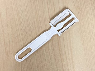 【ダイソー】「考えた人天才！」2通りの使い方ができる使いやすさ抜群のピーラー