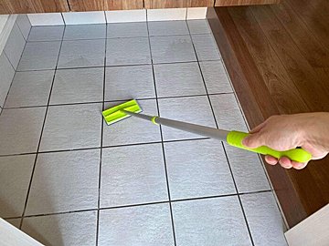 水も洗剤も不要 めんどうな玄関掃除を簡単にする方法 サンキュ