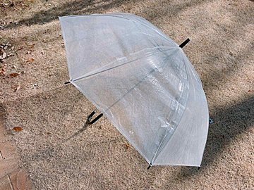 「ビニール傘3本持っている人」はお金が貯まらない!?まさかと思ったら本当だったビニール傘を買う人の共通点