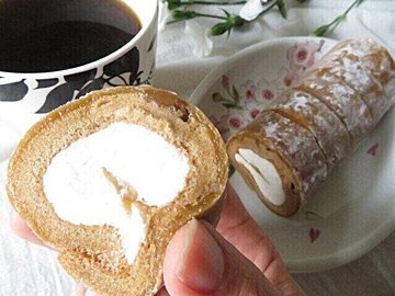 【ローソン】もち食感ロールに新しい味！くるみとみたらしが運命の出会い