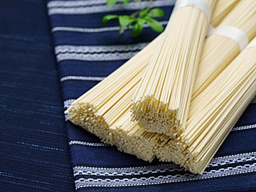 知らない人はびっくりしちゃうかも…？実は冬にぴったりの料理だった「味噌汁そうめん」とは？