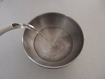 【ダイソー】330円でも絶対買い！熱湯を入ても熱くならない、まるで魔法のようなステンレス器