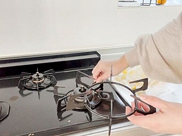 【捨てたら損！】五徳掃除に"使い捨てフリーザーバッグ"が役立つ掃除ライフハック