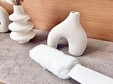 1本じゃ足りない!?ダイソーの「エアコンクリーナー」で時短掃除