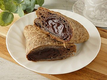 【ファミマ】ほっぺたが落ちる！「とろ～り生チョコクリームのパイ」はリピ決定のスイーツパン