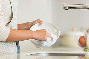 家事の裏ワザ 床にこぼした油は 小麦粉 をふりかけるだけで解決 サンキュ 家事の裏ワザ 床にこぼした油は 小麦粉 をふりかけるだけで解決 サンキュ