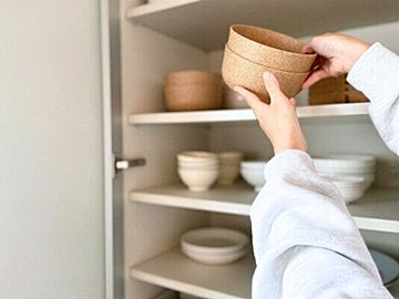 「食器棚パンパン問題」を解決しよう！「使ってないのにしまいっぱなし」な食器を見直すコツと手放す基準