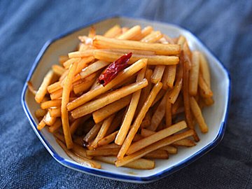 「大根の皮」活用レシピ28品！捨てずにおいしく食べよう＊きんぴらんの作り方も紹介