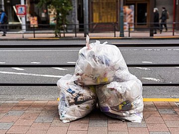 ゴミ袋はパンパンで出さないで！袋に入れるゴミは“8割主義”でお願いします