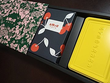 「ザ・大阪」なのにおしゃれ！SNSでも話題のカフェどおりで買えるお土産「太陽ノ塔」