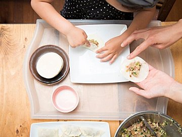 息子がつくった餃子が大人顔負け！完璧な焼き加減に「焼くの上手すぎ」「餃子屋になれます」と10万件のいいね