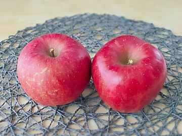 りんごの皮のベタベタ…食べても大丈夫なの？果肉には何か影響があるの？