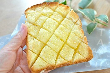 【塩はちみつトースト】甘じょっぱさが絶妙！ジュワっとフワフワのパンレシピ
