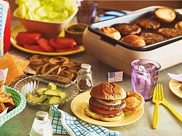 市販のロールパンを使うからお手軽！だけどゴージャスな「ミニハンバーガー」でパーティを楽しんで