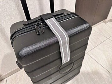 【ダイソー】スーツケースにつけるだけで移動が楽になる！今年買ってよかった便利アイテム