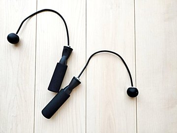 冬の運動不足を解消！家の中で跳べる「エア縄跳び」が本気で使える！
