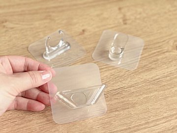 セリアのおすすめ「何度でも貼ってはがせる」シリーズ3選！「水回りがすっきり整う！」「プロが3年以上愛用」