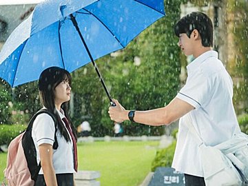 【メガヒット韓国ドラマ】主演ピョン・ウソクが大ブレイク！『ソンジェ背負って走れ』最愛の推しを守るため未来を変える⁉︎青春ファンタジーラブコメディを徹底解説！