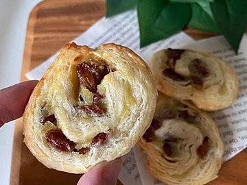 【成城石井】自宅で焼いて楽しむ冷凍パン「パン・オ・レザン」はオールバターのリッチなおいしさ