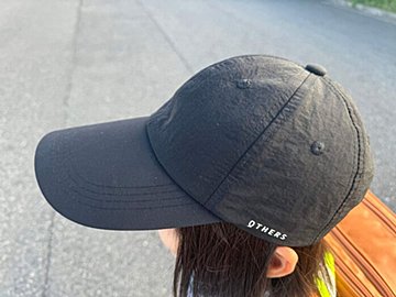 【3COINS】見つけたらラッキー！来年も使える「UV キャップロゴ」がセールで550円！