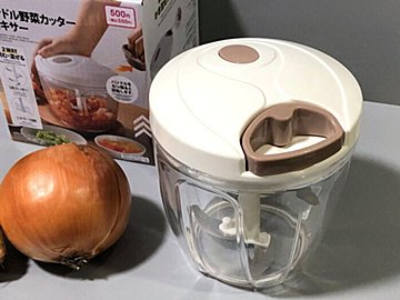 【ダイソー】「ハンドル野菜カッター」｜買ってよかった550円商品｜玉ねぎみじん切りが数分で！