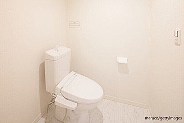 トイレのニオイのもとは壁だった?!壁の掃除方法と注意点を解説