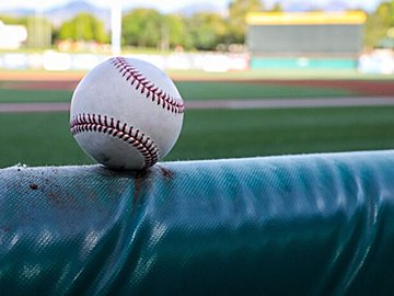 言われてみれば野球だけかも？監督がユニフォームを着ている理由