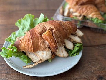 ファン待望！【コストコ】パーティーでしか食べられなかったサンドが新商品で登場！そのお味は？