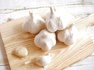 あなたも間違えてるかも!?やってはいけないニンニクの保存方法