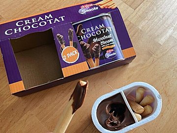 【業務スーパー】日本のお菓子にそっくり!?海外版チョコをディップして食べるお菓子を発見