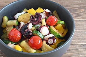 夏野菜を堪能しよう！色鮮やか！簡単「夏野菜とたこのめんつゆ炒め」のレシピ