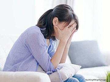 このイライラは更年期症状？見分け方は？更年期とホルモンとの関係や対処法を紹介