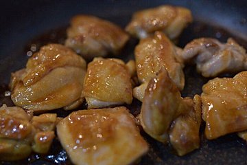 成城石井「すき焼き割下」は豆腐や鶏肉に“かけるだけ”で完成する優秀調味料！