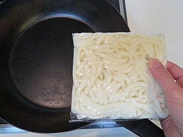 中途半端に残る生うどん！フライパン1つでいつもと違う味にする方法3