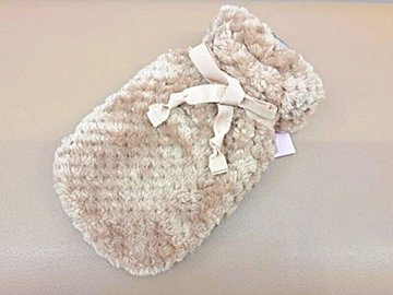 モコモコがかわいい【ワークマン】ちっちゃい最適サイズの湯たんぽ