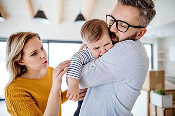 人見知り 場所見知りがひどい 克服のコツは いつまで続くの たまひよ