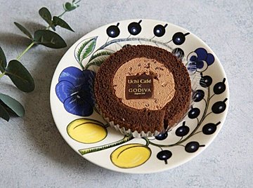 【ローソン】GODIVAコラボ5周年！ロールケーキの進化系「ショコラヴァニーユロール」