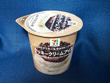 今まで食べたクッキークリームの中で1位！【セブンイレブン】のクッキークリームアイスがおいしすぎ！