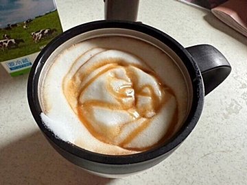 【ダイソー】一瞬でふわふわの泡が完成！家でもお店みたいなカフェタイムができるカプチーノミキサー