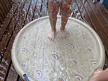 【スリコ】「入荷するとすぐに売れてしまう」大人気の噴水マットはコスパ最高！