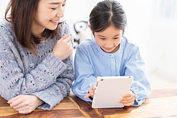 タブレットばかり見てる子ども…注意したほうがいいの？「GIGAスクール構想」で変わる日本の教育