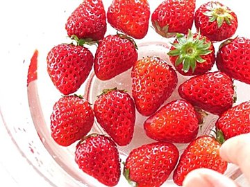 意外と知らない！いちごをおいしく長持ちさせる裏ワザを料理家が伝授