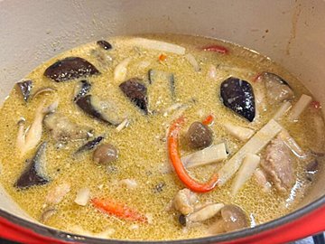 グリーンカレーペーストとは? グリーンカレーの基本の作り方とあわせて解説!