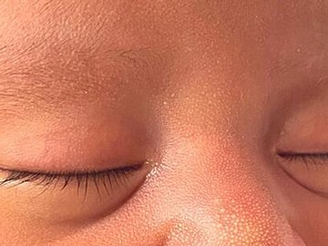 「どこまで伸びるんだろう」生後4日目から2カ月で急速に伸びた赤ちゃんのまつげ。想像を超えた驚異的な長さに、8.2万人が羨望の眼差し！