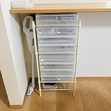 積み重ねがちなガムテープ収納に コレを使って浮かせてみた サンキュ
