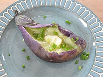 材料4つ＆レンジ2分【バタポンなすボート】とろ～りジューシー絶品おつまみレシピ