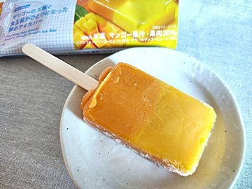 本物みたいなねっとり食感！マンゴーの2大品種が1本になった【ウエルシア】オリジナル贅沢アイスは160円